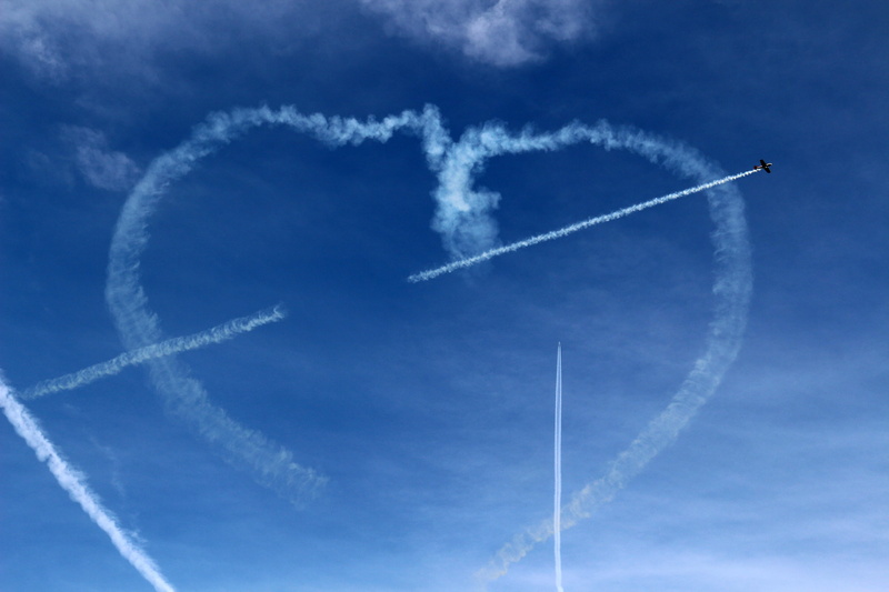 blue, power, flying, sky, smoke - physical structure, showing, transportation, mode of transport, 5K, vapor trail, cooperation, airplane, propeller, on the move