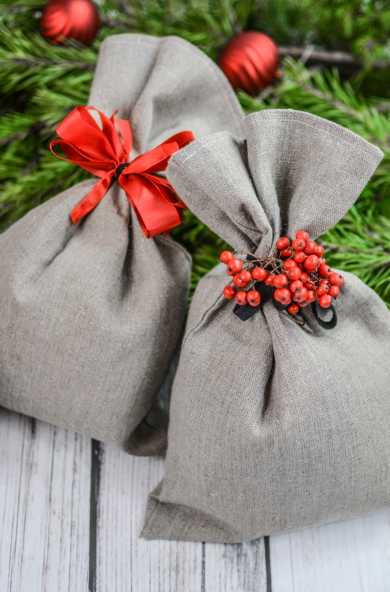 4K, christmas, sack, focus on foreground, ribbon - sewing item, pouches, holiday, bow, day, fruit, high angle view, red, tied bow, gray, close-up, tied up