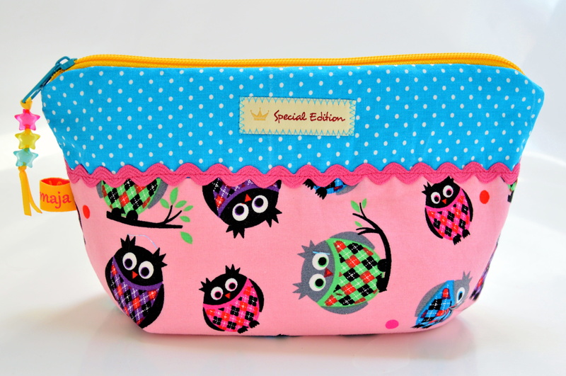 still life, close-up, sew, handmade, pink, multi colored, art and craft, cosmetics, white background, makeup bag, box, no people, 5K, zipper, container