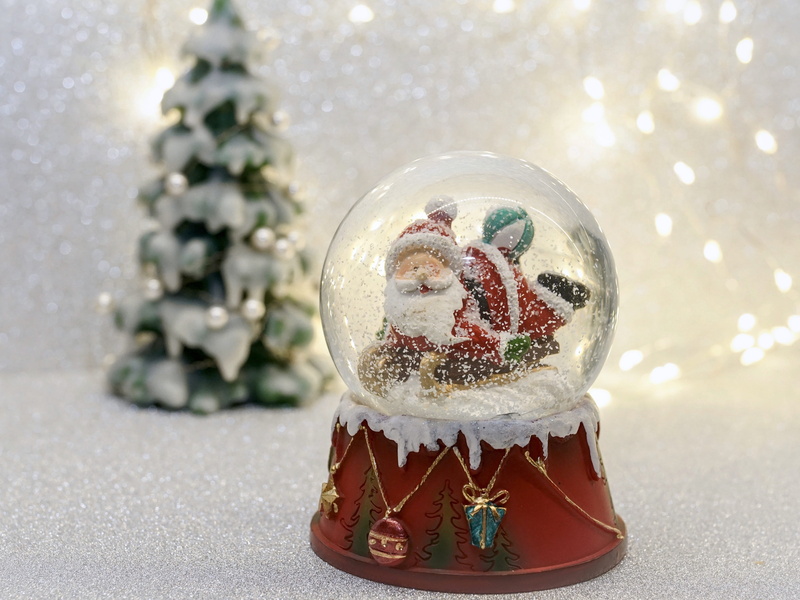 atmospheric, holiday, focus on foreground, fun, christmas, christmas card, atmosphere, christmas time, indoors, cold temperature, table, christmas ornament