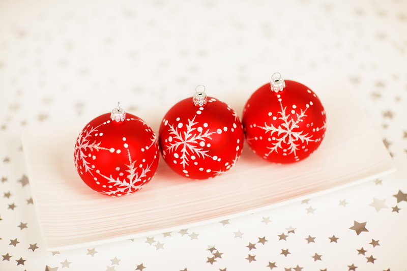 still life, xmas, gray, winter, object, shiny, nature, decoration, ornament, studio shot, freshness, round, seasonal, background, ball, bauble, red, fruit