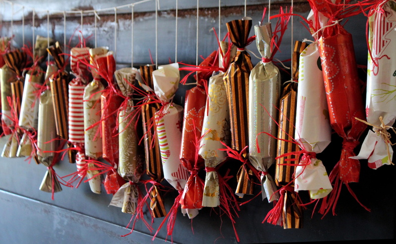 candy, large group of objects, food and drink, surprise, depend, advent, retail, christmas decoration, red, hide, winter, tied up, suspended, choice, red chili pepper