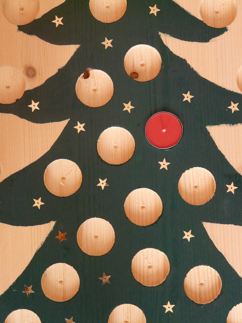 holes, one, large group of objects, decoration, food, vegetable, still life, cut out, healthy eating, 2K, advent, red, wood - material, abundance, day