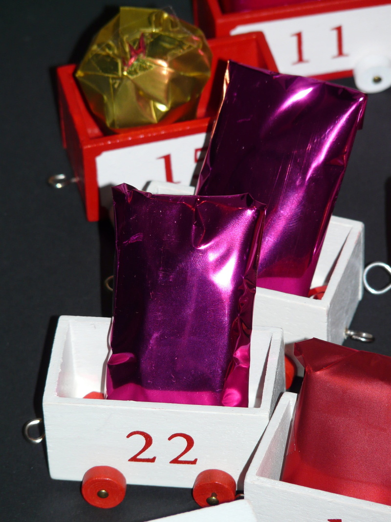 wrapping paper, nicholas, wagons, celebration, box, tied bow, packed, bag, gift box, gifts, 2K, close-up, advent calendar, indoors, ribbon, still life