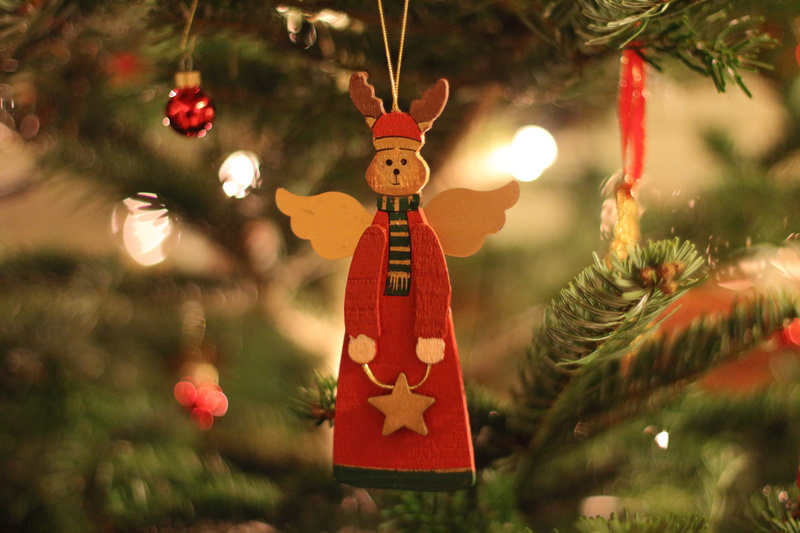 5K, christmas, outdoors, christmas ornament, fir, tree, gift, lichterkette, figure, photo, focus on foreground, balls, celebration, weihnachtsbaumschmuck