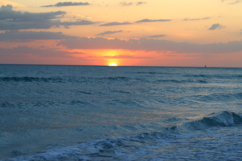 no people, waterfront, idyllic, 2K, sun, orange color, horizon, sunlight, america, motion, wave, dusk, beach, sky, cloud - sky, florida, summer, sunset
