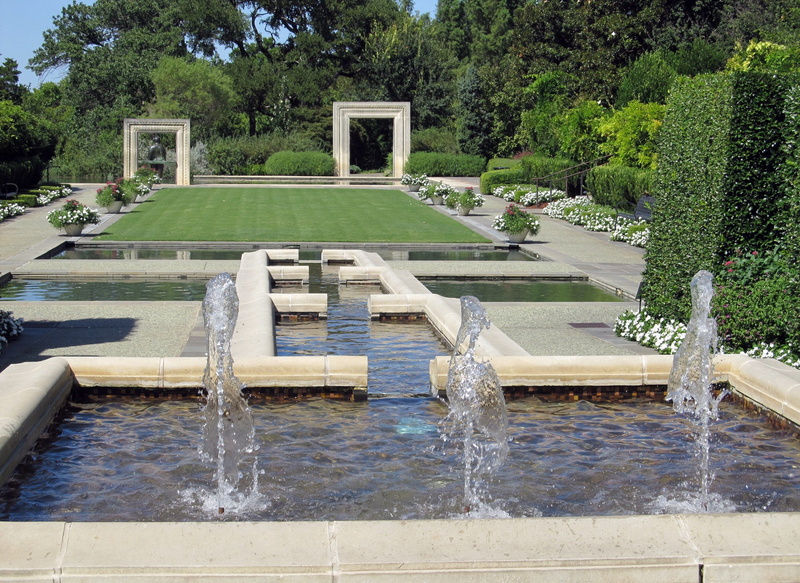 Splash, no people, plant, fountain, spraying, nature, ornamental, lawn, tree, pool, manicured, day, outdoors, flowing, swimming pool, splashing, Fountain