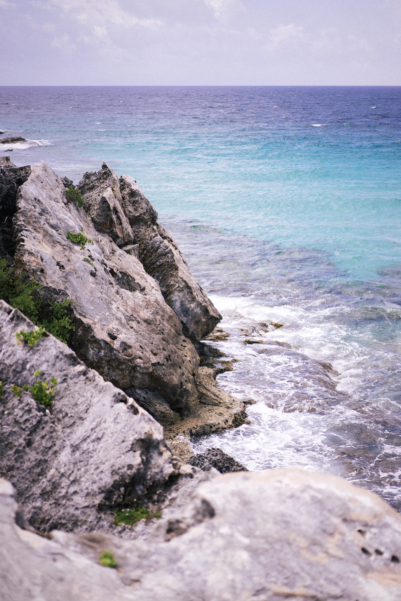beauty in nature, sea, bright, rock, solid, outdoors, sky, land, horizon, tides, day, no people, blue, 5K, crash, gulf, scenics - nature, tranquility