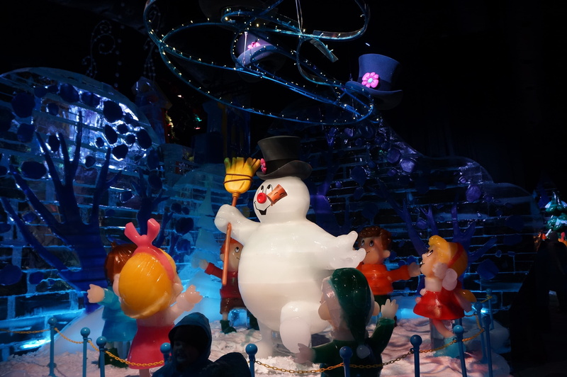 illuminated, spirituality, statue, outside, female likeness, human representation, creativity, male likeness, frosty the snowman, cold, celebration, 2K