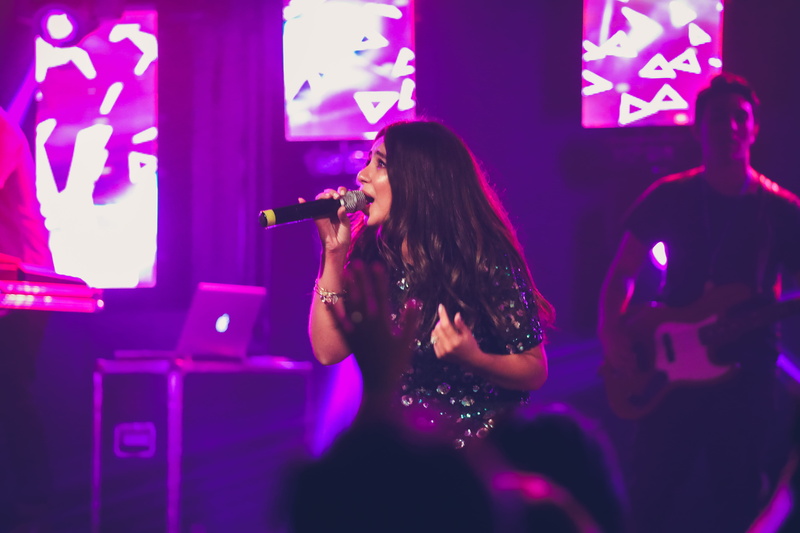 arts culture and entertainment, nightclub, one person, adult, hairstyle, nightlife, concert, guiar, love, orange, young women, women, singer, input device