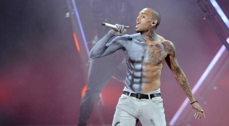 casual clothing, young men, young adult, men, one person, arts culture and entertainment, lifestyles, performance, creativity, indoors, sport, shorts, holding