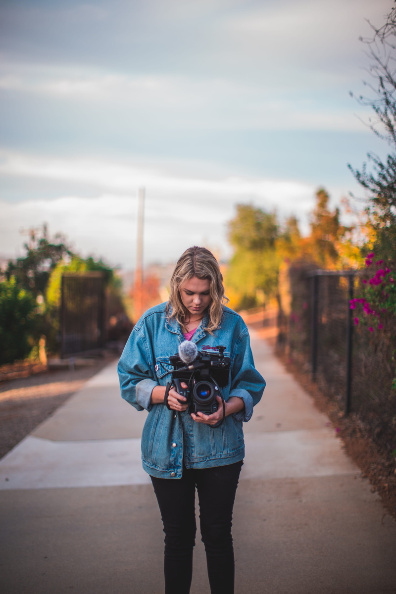 portrait, camera, street, lifestyles, photography themes, style, young women, videographer, camera - photographic equipment, technology, leisure activity