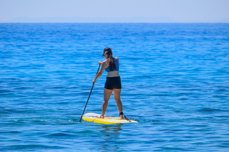 recreation, young adult, standing, hairstyle, vacation, horizon over water, sea, leisure, outdoors, hair, lifestyle, nature, full length, skimboard, lifestyles