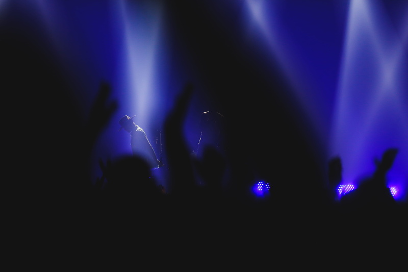 silhouette, enjoyment, spotlight, rock music, nightlife, rock concert, light - natural phenomenon, excitement, leisure activities, popular music concert