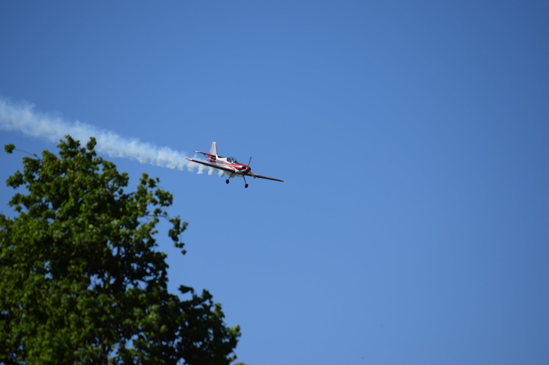 airshow, fly, stunt plane, motion, no people, tree, flying, blue, transportation, on the move, flight, mid-air, 2K, nature, copy space, danger, sky, airplane