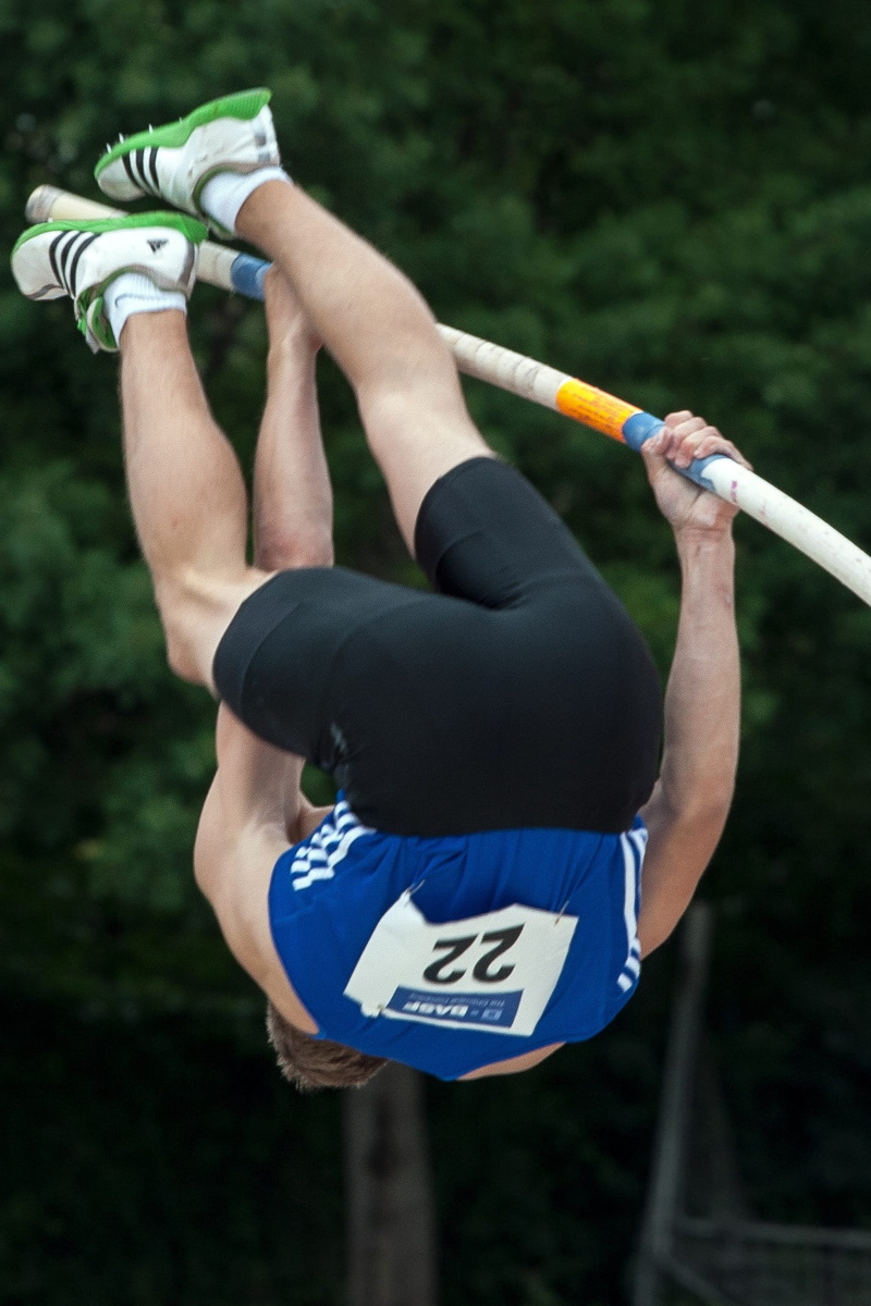 outdoors, 1080P, adult, nature, determination, holding, effort, healthy lifestyle, sports clothing, sport, strength, athlete, clothing, athletics, pole vault