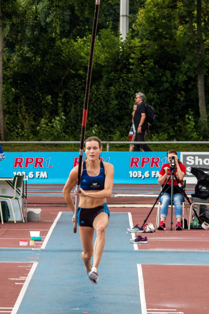 sports race, effort, track and field, athlete, adults only, 4K, lifestyles, Athletics, young adult, sports clothing, young women, group of people, full length