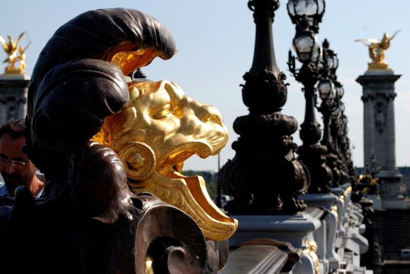 sculpture, gilded, monument, built structure, male likeness, representation, 4K, bridge, day, history, building exterior, no people, gold, the past, gold colored