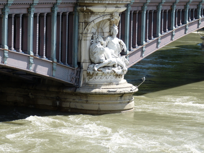 lion, sculpture, wave, statue, river, historic center, france, outdoors, human representation, creativity, motion, architecture, flowing water, waterfront