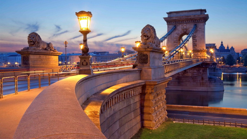 1080P, bridge, light, river, evening, lights, Budapest, the evening, Hungary, lions, statues, road