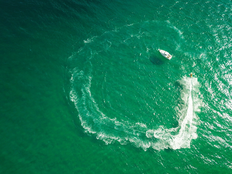 rippling, water, wave, ocean, motion, scenery, sport, motorboat, peninsula, outdoors, speed, sea waves, beach, 4K, land, swimming, animal, turquoise colored