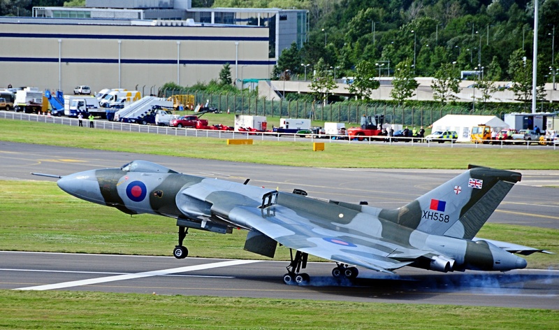 plane, farnborough air show, fly, bomber, travel destinations, business, mode of transportation, outdoors, airport runway, jet, nature, planes, arrival