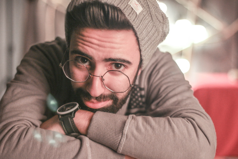 casual clothing, photo, long, leisure, photoshoot, gray, wearing, leisure activity, focus on foreground, indoors, male model, casual, person, model, boy
