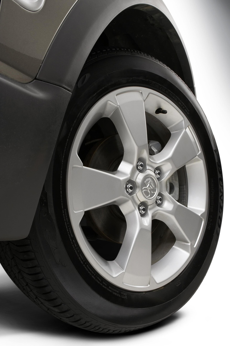 motor vehicle, 2K, mode of transportation, modern, household equipment, silver colored, cut out, metal, luxury, wheel, exterior, clean, machinery, captiva