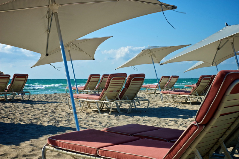 lounge chair, sunchair, chair, seat, shade, sea, art deco, absence, day, land, umbrella, no people, miami beach, parasol, outdoors, water, nature, nautical vessel