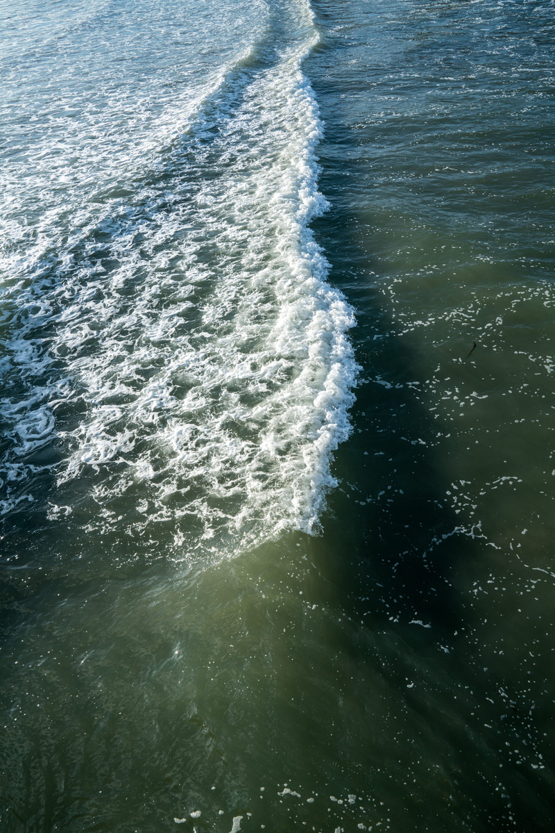 8K, high angle view, sea, ocean, sport, adventure, white water, aquatic sport, sun, creative, day, outdoors, beauty in nature, water, land, nature, power in nature