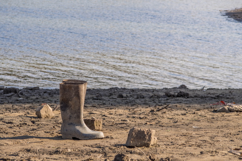 sea, scenics - nature, no people, high boot, outdoors, orlík dam, tranquility, land, sand, beauty in nature, water, beach, architecture, sunlight, post
