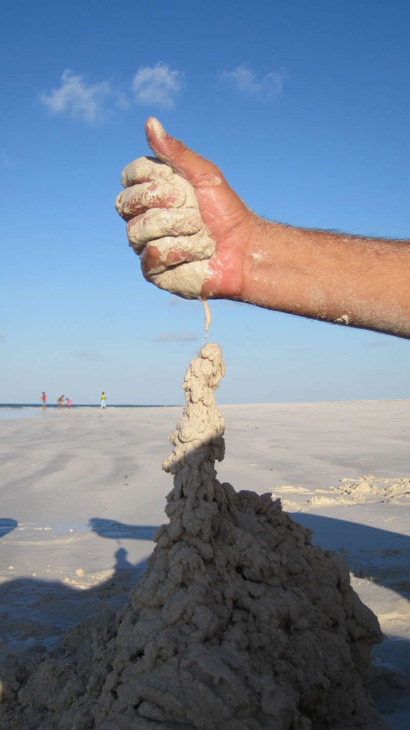 one person, 4K, holding, land, beira mar, sunlight, sandcastle, water, sand, salt flat, human body part, sea, beach, summer, day, outdoors, finger, human Hand