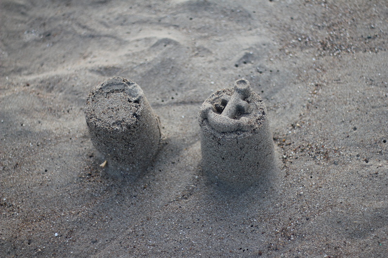 animal, two objects, childhood, fun, travel, Sand, beach, no people, summer, nature, season, still life, holiday, Beach, ocean, Sun, print, absence, representation