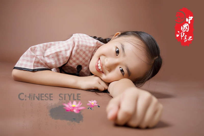western script, one person, lying down, girls, child, headshot, Asian, 2K, smiling, emotion, innocence, childhood, beautiful woman, text, portrait, happiness