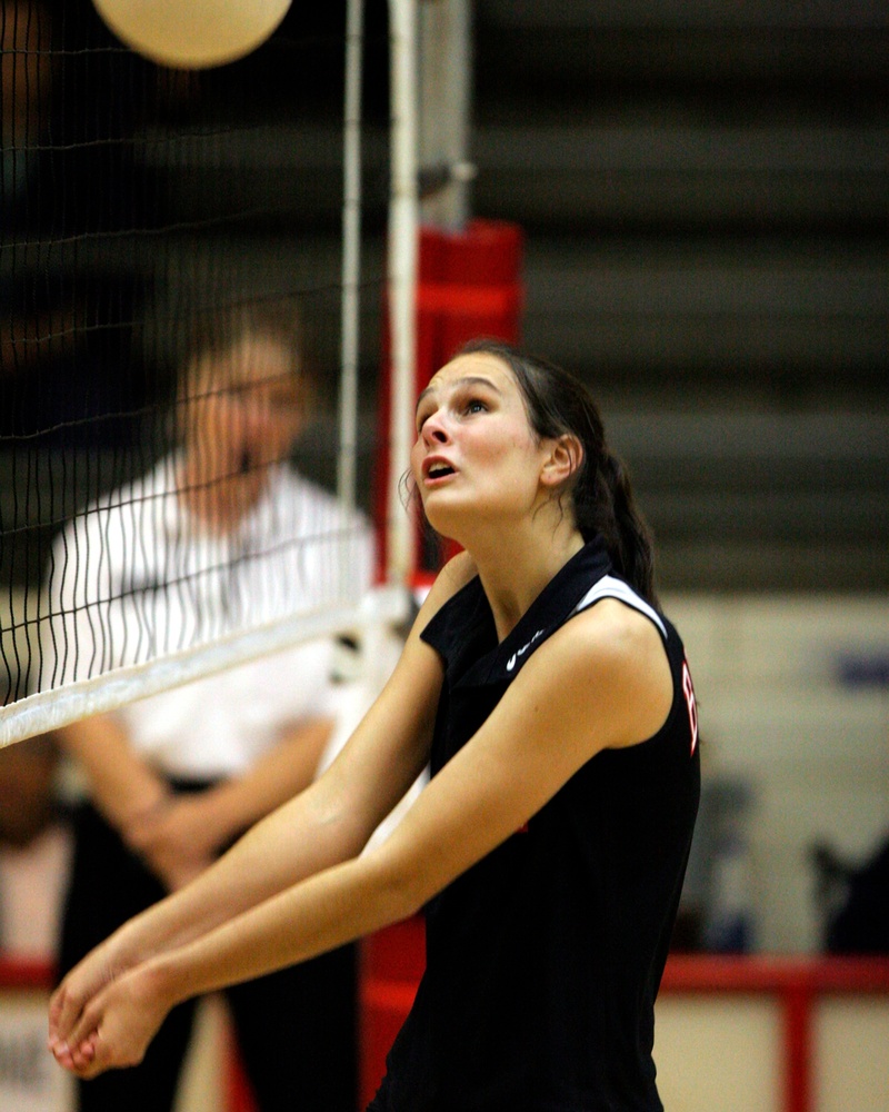 indoor, athletic, one person, ball, player, focus on foreground, athlete, indoors, hairstyle, looking away, game, activity, waist up, leisure activity