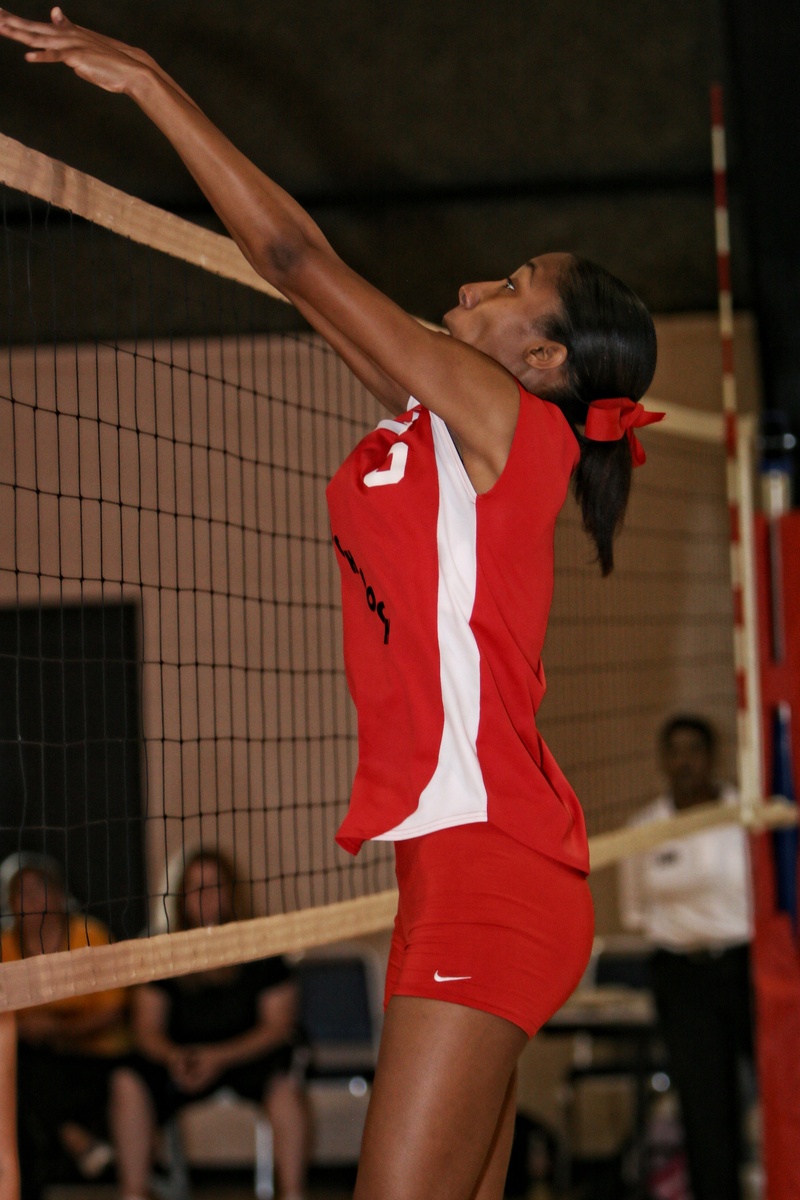 human arm, game, young men, real people, young, 2K, uniform, people, performance, clothing, focus on foreground, incidental people, volleyball, net, competitive
