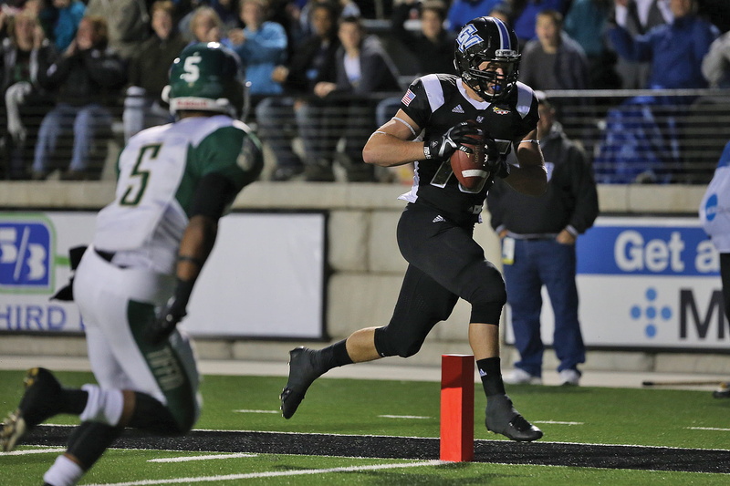 occupation, running, gvsu, stadium, competitive sport, playing, touchdown, grand valley state, day, competition, allendale charter township, protection