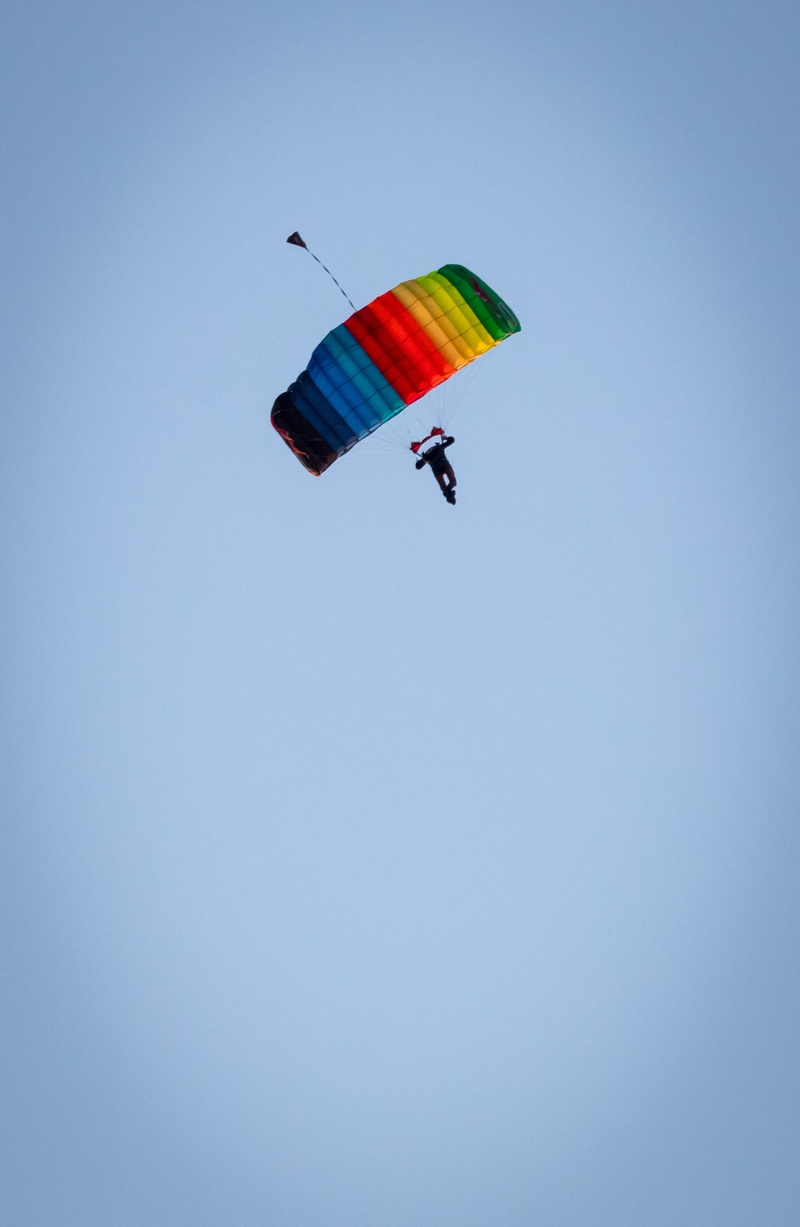 parasailing, transportation, mid-air, nature, flying, heights, motion, copy space, parachutist, extreme sports, 2K, fall, parachute, paragliding, leisure activity