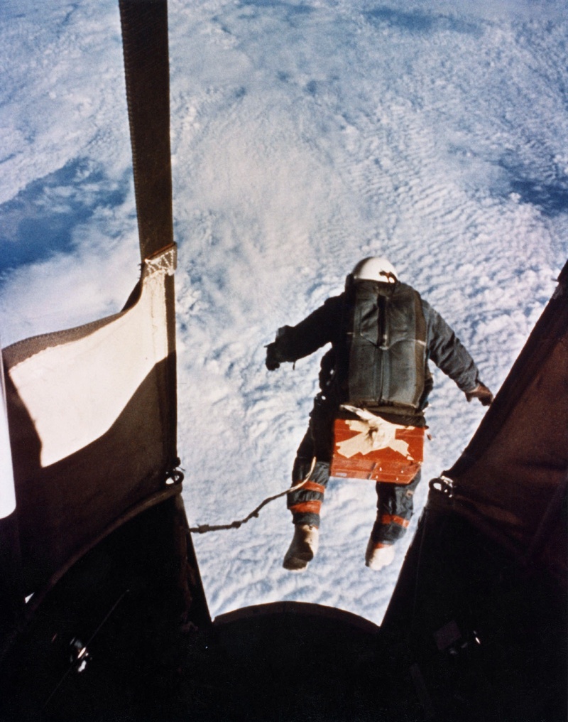 parachutist, high angle view, rear view, 720P, extreme sports, transportation, water, extremely, record, architecture, occupation, sea, nature, joseph kittinger