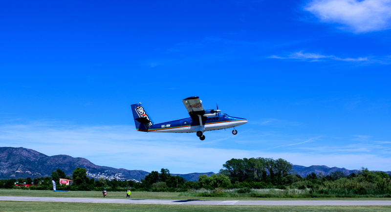 design, flight, travel, air, parachuting, speed, sky, paratrooper, fall, skydiver, high, vacation, mid-air, icon, airplane, motion, nature, environment