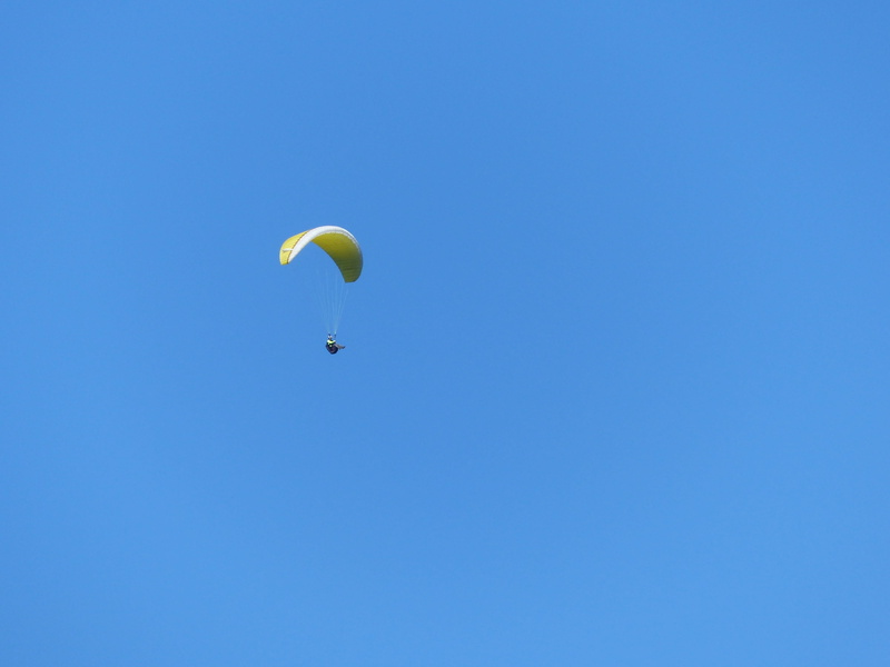 Paraglider, men, mid-Air, outdoors, high Up, risk, air, fun, Sport, unrecognizable person, Paragliding, parachuting, activity, extreme Sports, 4K, blue