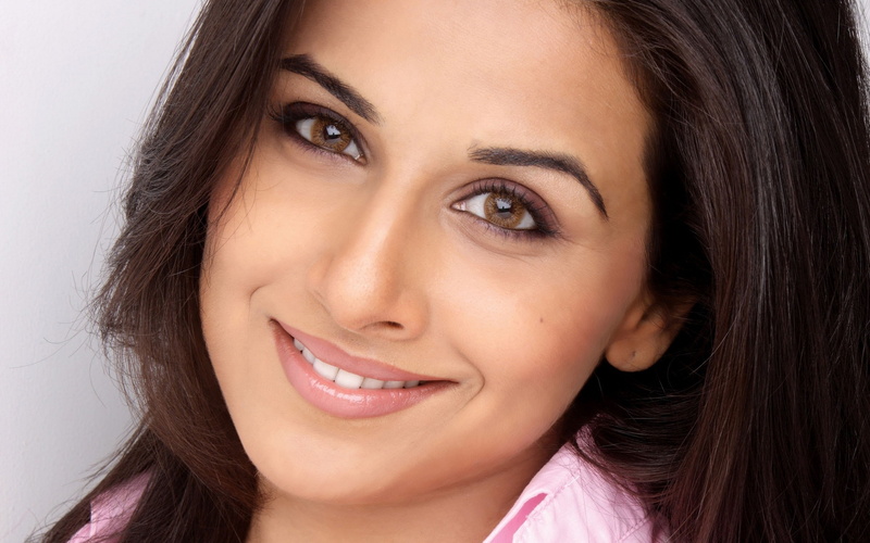 bollywood, 2K, smiling, vidya, hd, faces, celebrity, balan, entertainment, women, brunettes, actress, x, art