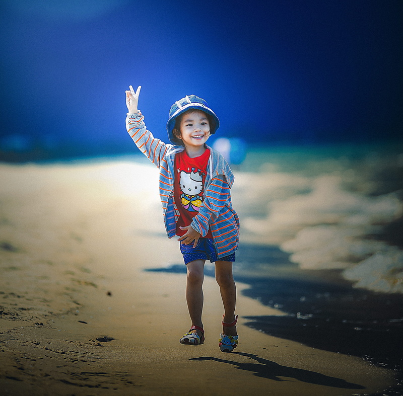 real people, child, human arm, childhood, full length, cao lãnh, 4K, sea, beach, offspring, land, innocence, hand raised, looking at camera, portrait