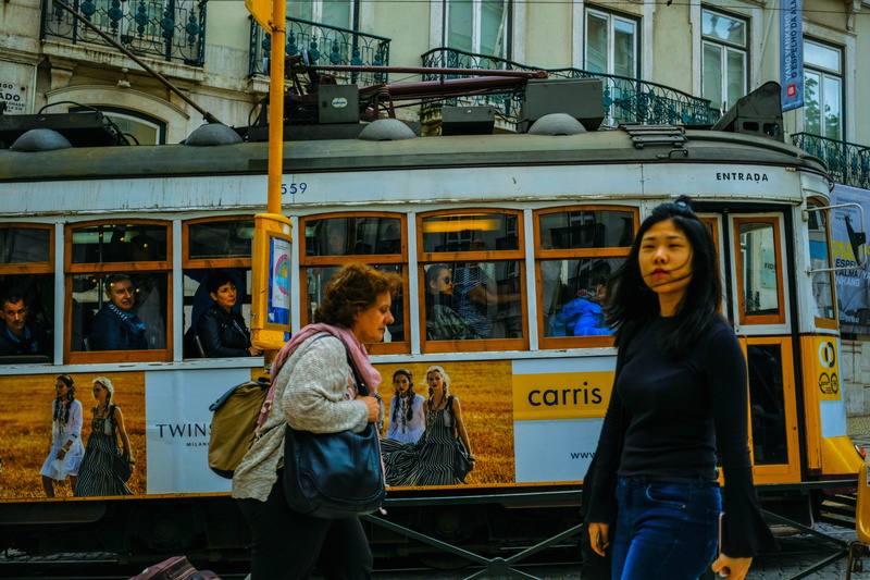 rail transportation, city, full, walking, real people, traffic, travel, three quarter length, caos, people, men, train, group of people, public transportation