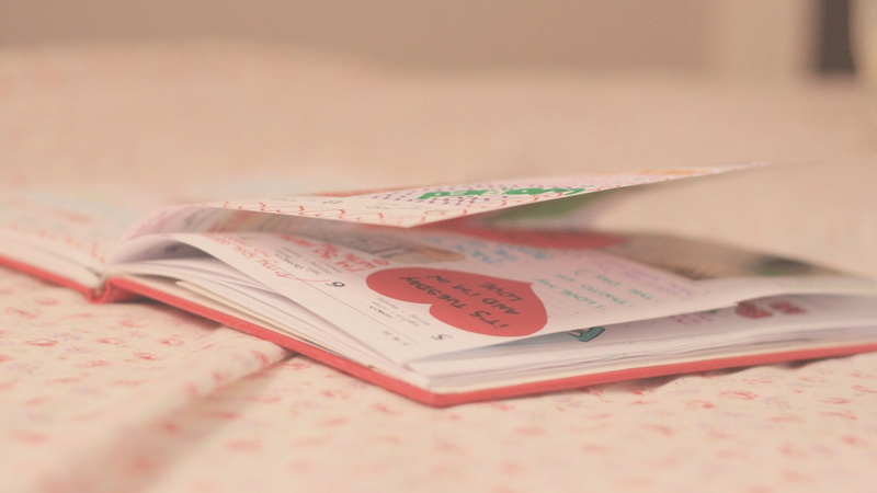 selective focus, currency, books, notebook, bed, business, still life, positive emotion, paying, backgrounds, 1080P, paper, indoors, table, envelope, relaxation