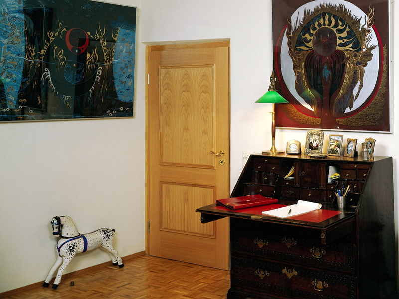 domestic room, frame, brown, panel, absence, wooden, flooring, mirror, shelf, book, clock, no people, 720P, entrance, indoors, horse, drawer, seat, table