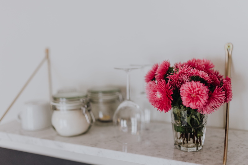 freshness, plant, flora, close-up, vulnerability, macbook, flower, shelf, nature, jar, bouquet, 5K, flowers, flower arrangement, fresh, flowering plant