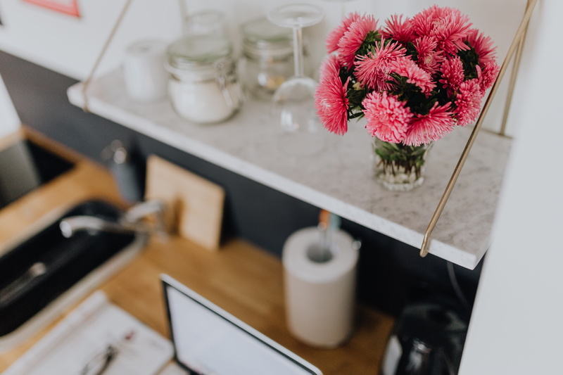 computer, domestic kitchen, plant, bouquet, flower pot, pink, kitchen, 5K, home, small, flowering plant, beautiful, jar, indoors, flowers, no people, laptop