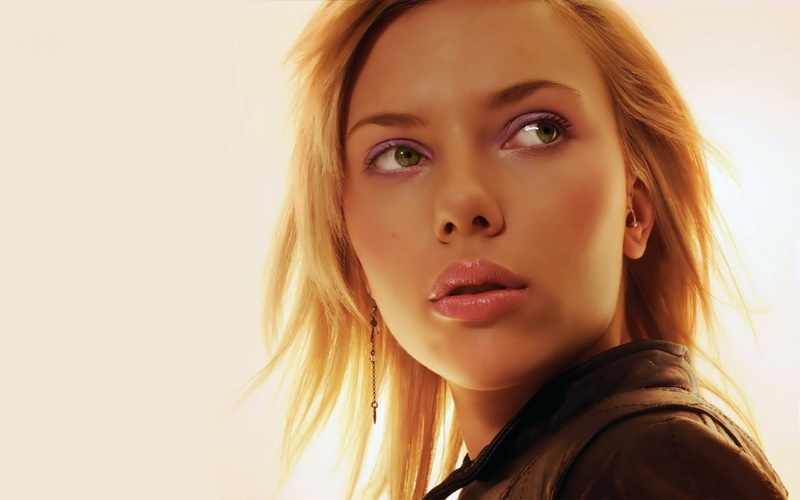 lifestyles, young adult, one person, hair, headshot, hairstyle, blond hair, human face, looking at camera, adult, scarlett, young women, portrait