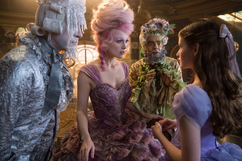 lifestyles, young adult, Richard E. Grant, group of people, 5K, females, fashion, women, celebration, hairstyle, leisure activity, real people, Mackenzie Foy